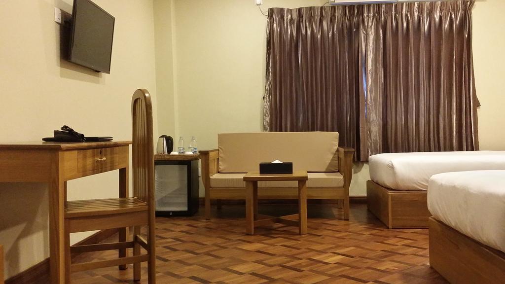 Hotel H Valley Yangon Extérieur photo